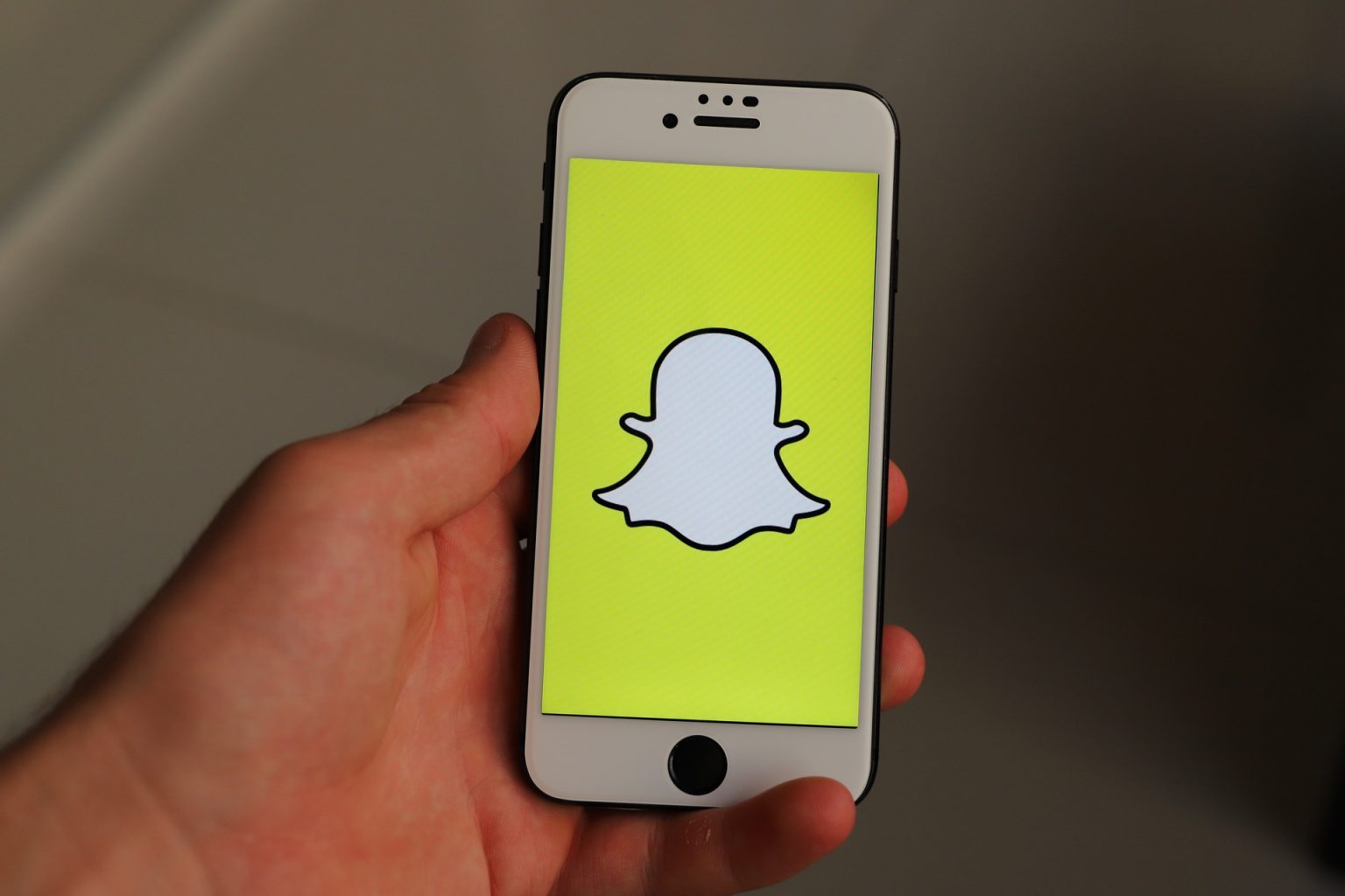 how-to-use-snapchat-to-yield-ecommerce-revenue-curvearro